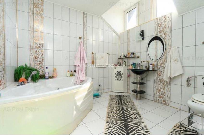 Vilă spațioasă de vânzare cu 7 camere în comuna 1 Decembrie - 9