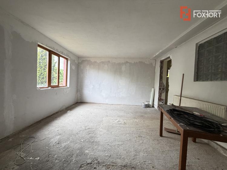 Spatiu comercial cu 5 incaperi, vad excelent, in zona Lipovei