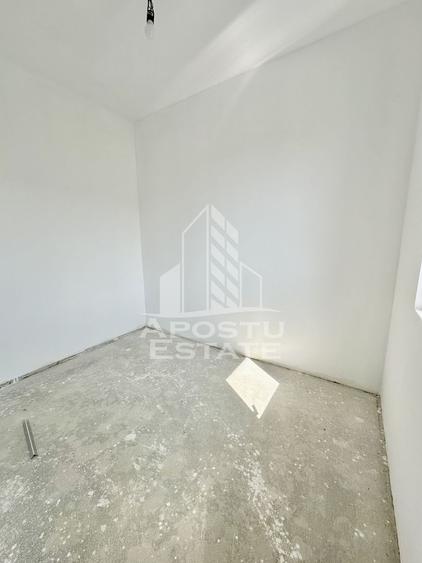 Duplex alipit cu 4 camere situat in vatra satului din Giroc