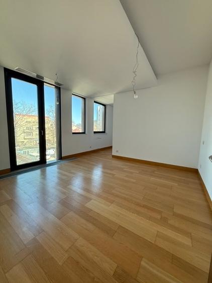 3 camere, 3 bai, 2 dormitoare Master - într-o clădire cu arhitectură deosebită