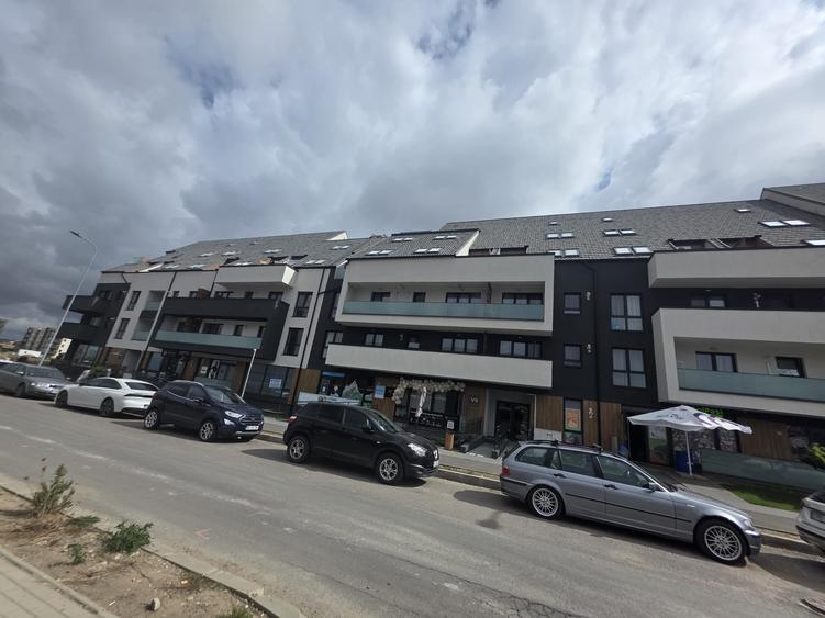 Vand apartament 3 camere si 2 bai zona Tractorul- Coresi cu parcare subterana