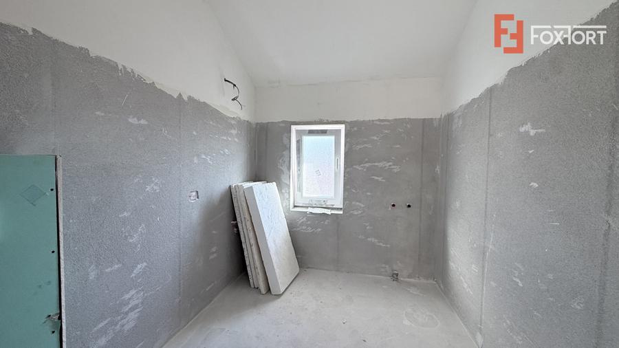 Duplex cu 4 camere despartit prin baie, Mosnita Veche