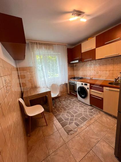 Apartament o camera, 30 mp, etaj intermediar, zona Podu Ros