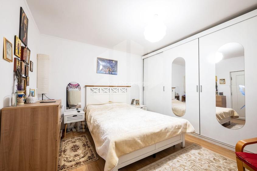 Casa parter,  situata pe colt, teren 300 mp, acces dublu - 3