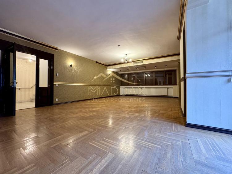 Vila centrala cu 13 camere *460mpu* + garaj // Dorobanți