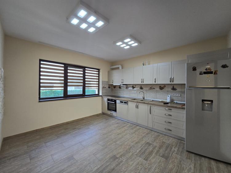 Casă individuală | 5 dormitoare | 230 mp | 700 mp teren | Tăuți Mănăstire
