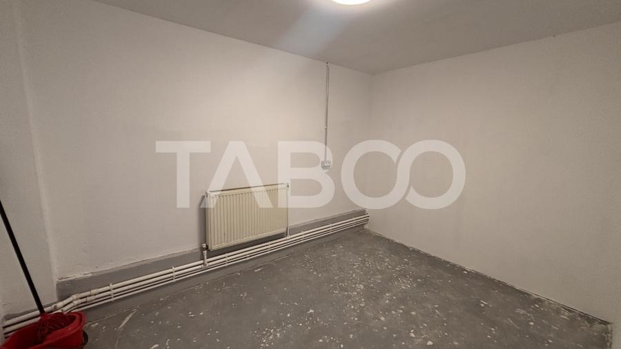 Spatiu comercial de inchiriat renovat 250mpu cu acces tir