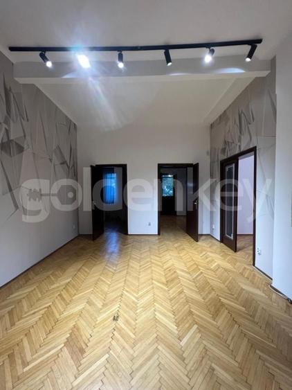 Apartament nemobilat cu 4 camere in vila | zona linistita