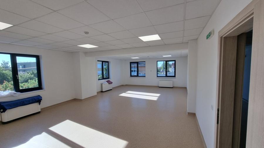 Spatii birouri,clinica sau orice alta utilitate parter135mp,etajul2-230 si 310