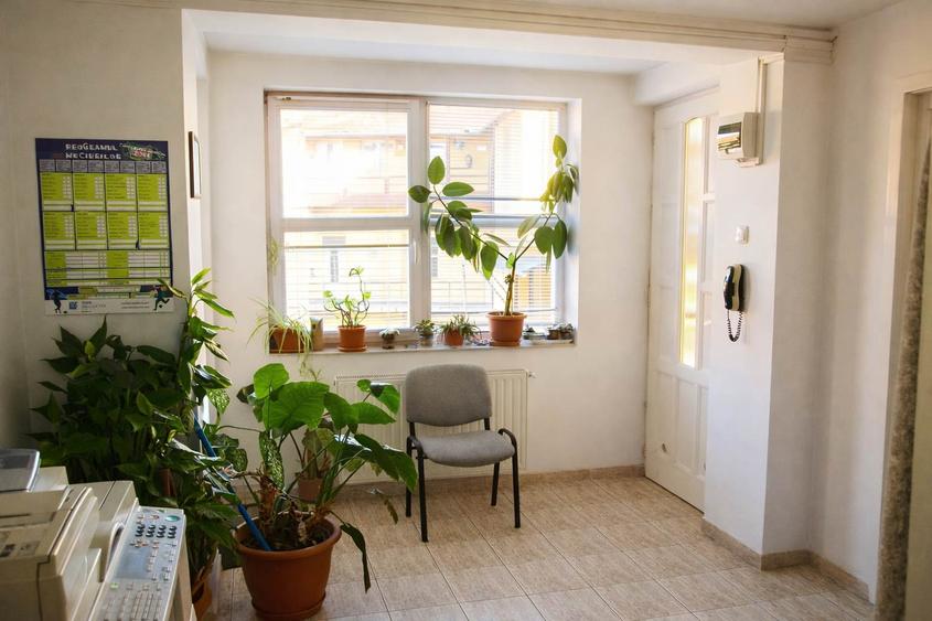 De vânzare apartament cu 3 camere, 94 mp, în centru
