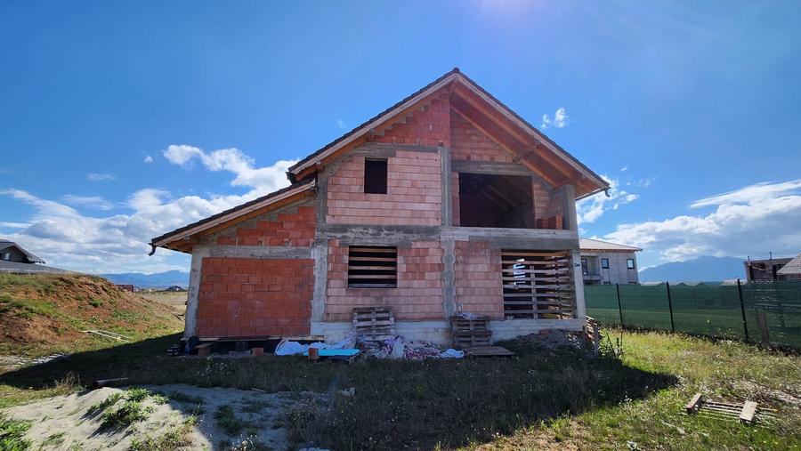 Casa la rosu Sînpetru - Livada