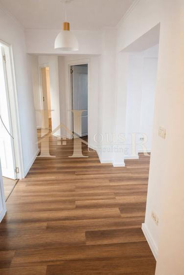 Apartament cu 4 camere decomandat, renovat integral. Etaj intermediar.