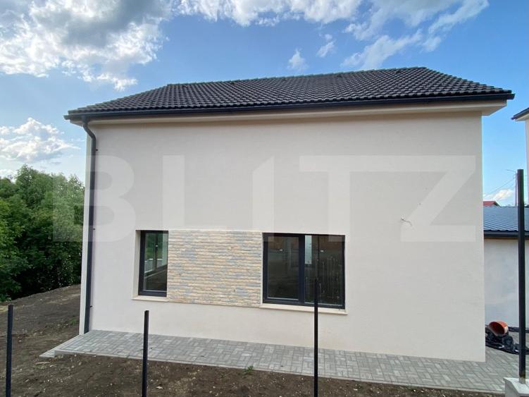 Casa cu 4 camere, 120 mp, incalzire in pardoseala, 250 mp de teren, Dezmir