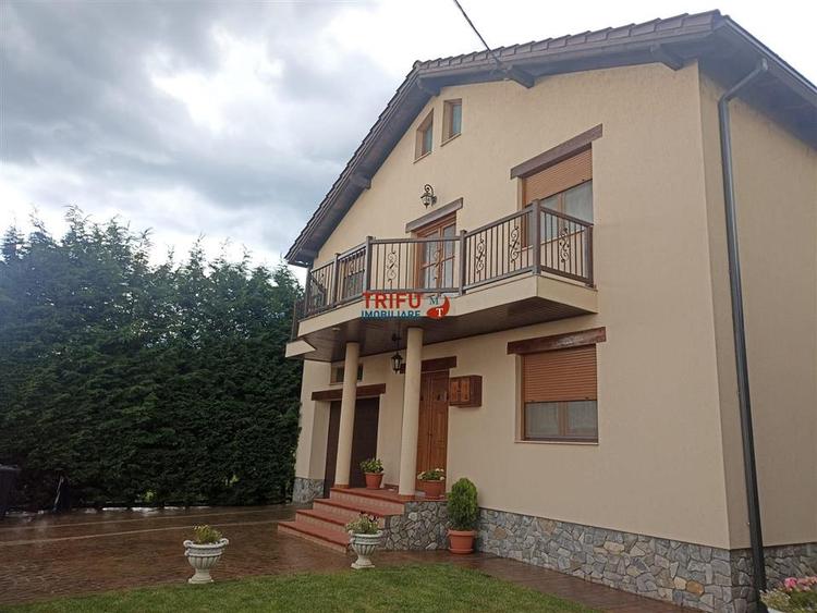 Casa de vanzare 5 camere 560 mp teren Cetate !