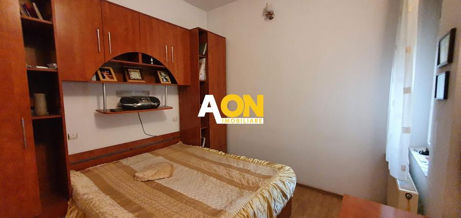 Casa cu 7 camere, 2 spatii comerciale, pretabila pt. birouri, Centru