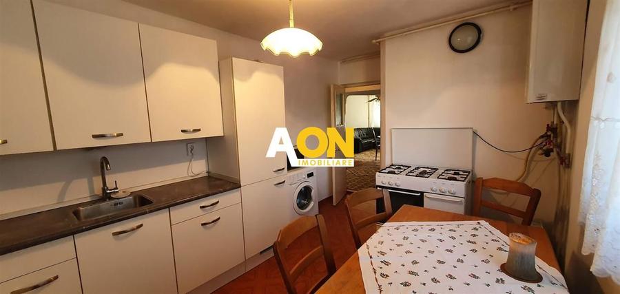 Apartament 4 camere, decomandat, 82 mp, 2 băi, Cetate, Etaj 1