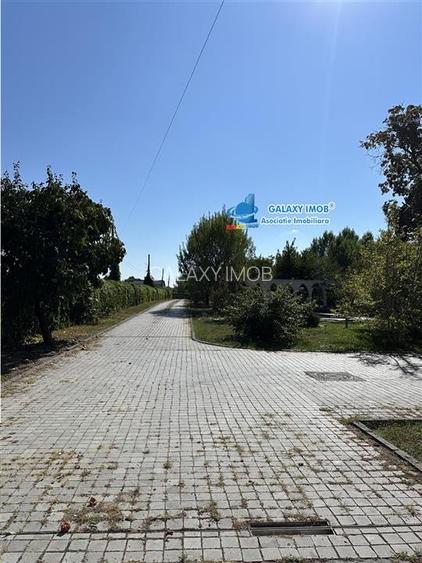 Vila stil florentin pe malul lacului,teren4500mp iesire la lac de 17ml
