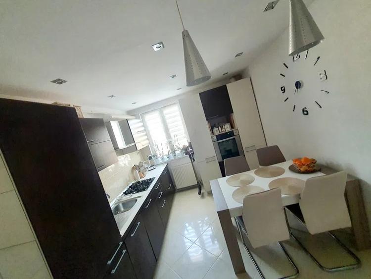 De vanzare apartament cu 3 camere pe str. Libertati