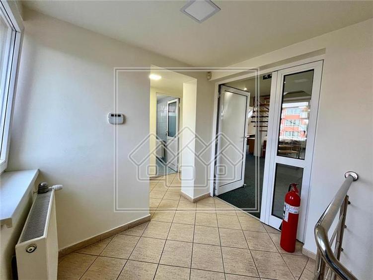 Casa de vanzare individuala -  9 camere - teren 470 mp
