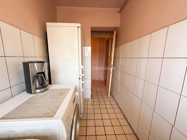 Apartament 3 camere, etaj 3, semidecomandat, centrala, P-ta Doina - 2