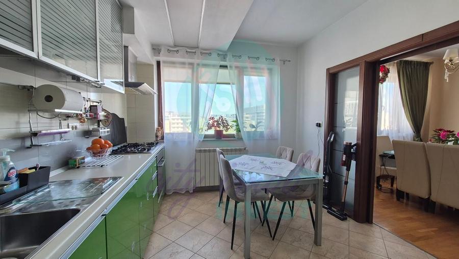 Apartament 4 camere cu garaj