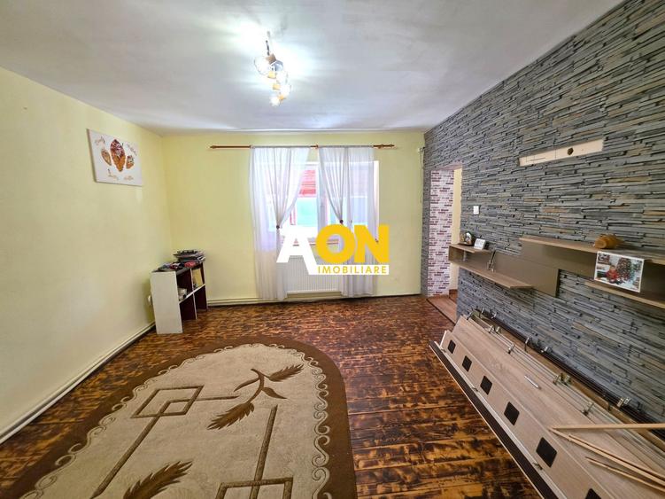 Casa 4 camere + anexe, 636 mp teren, la asfalt, Vințu de Jos