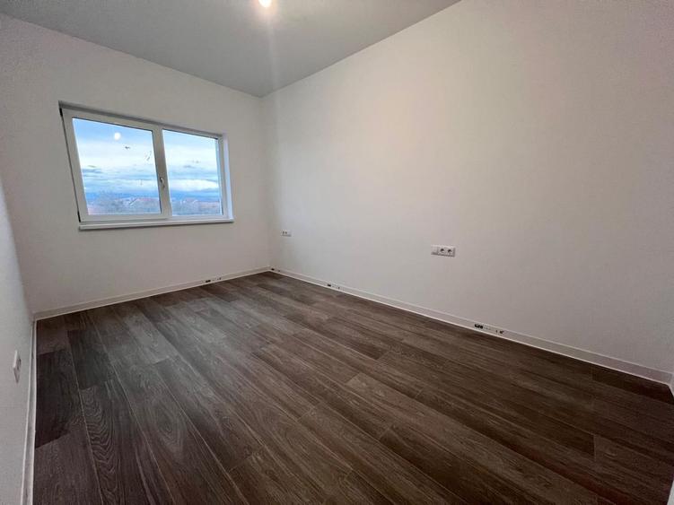 Apartament 3 camere, 2 bai si curte in Selimbar