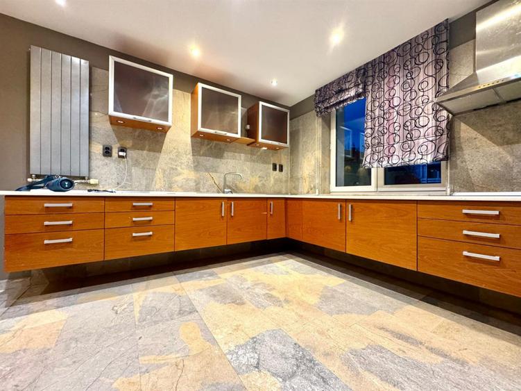 Casa Individuala 320 MP Garaj Curte Cartierul Buna Ziua