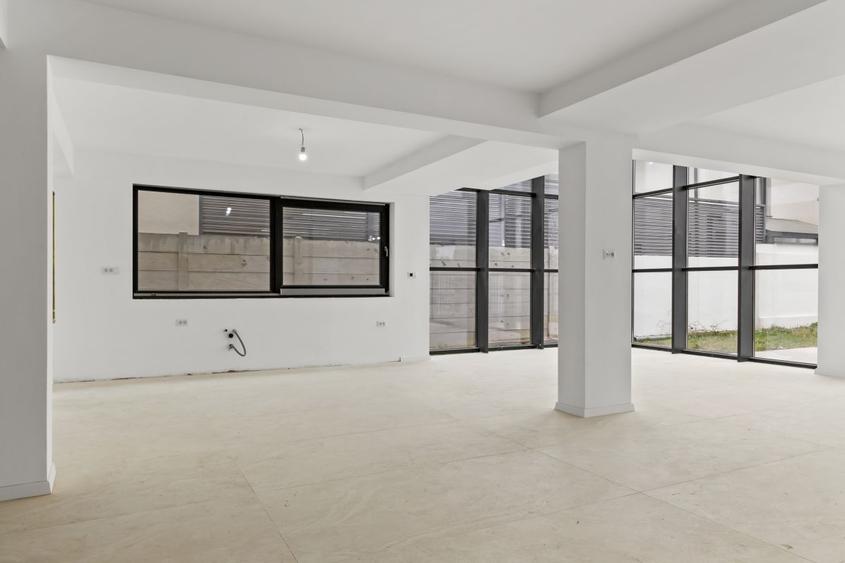 Vilă cu Design Distinct și Locație Excelentă