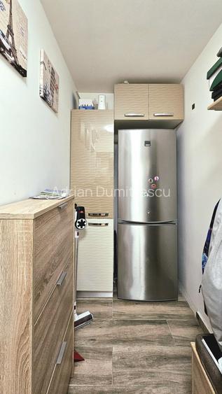 Central, zona vile, la cheie, renovat integral,  mobilat si utilat modern - 3
