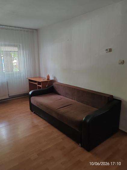INCHIRIERE O CAMERA INTR-UN APARTAMENT DE 3 CAM BERCENI- RESITA