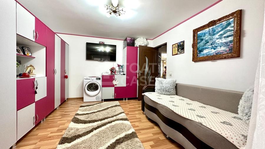Apartament 3 camere, 2 balcoane inchise, loc de parcare, zona Junior