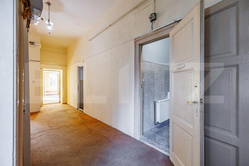 Cladire istorica, 175mp-5 camere, etaj 1,  1538Euro/ mp ,  zona Sinaia