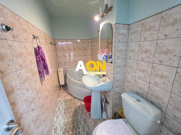 Apartament 3 camere, 65 mp utili, 2 bai, etaj 2, Cetate, zona Stadion