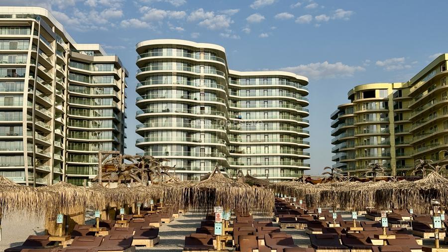 Apartament cu 3 camere direct in prima linie la mare White Sea