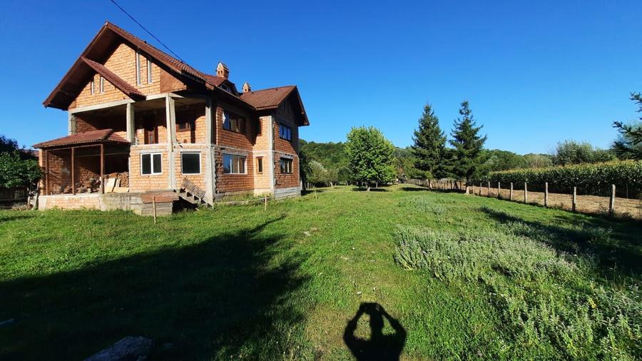 Aninoasa-Valea Silistii, vila de vanzare, p+1, util 140 mp, teren 2850 mp