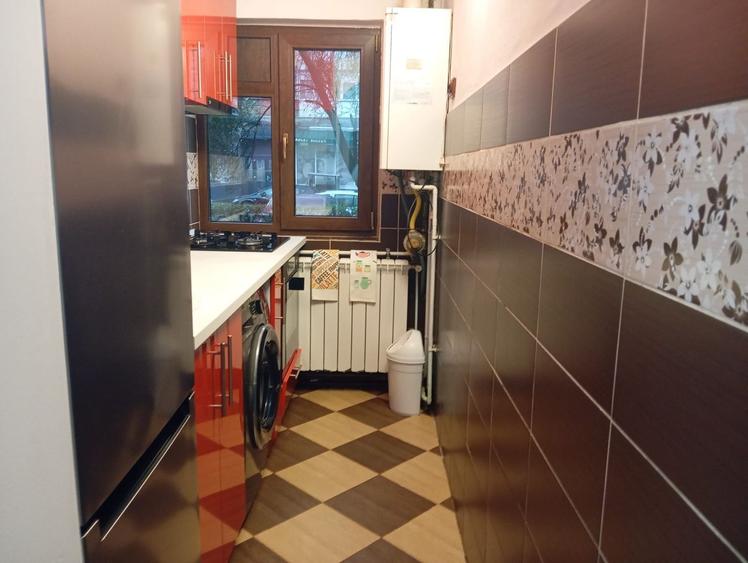 Apartament 2 camere, decomandat, zona 9 Mai