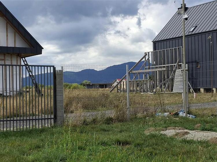 Teren imprejmuit+ proiect casa + autorizatie constructie,1.261 mp,