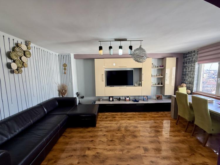 Apartament tip duplex 4 camere Trocadero