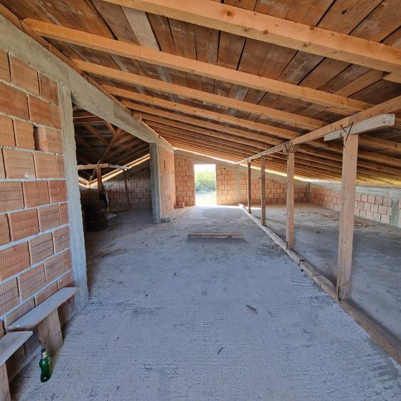 Se vinde casa la rosu, sat Malaiesti jud. Prahova , pret 72000 euro negociabil.