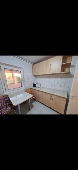 Apart 2 camere, decomandat, mobilat, utilat,zona centrala, etaj 3