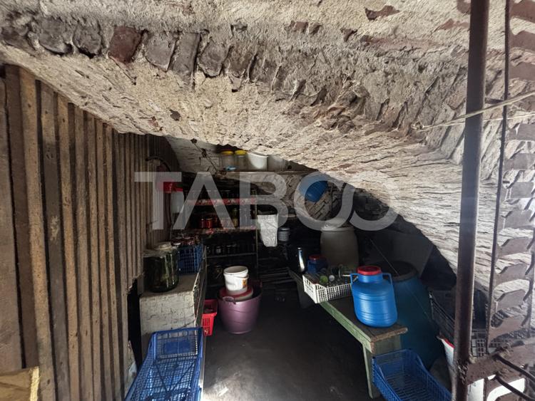 Casa cu gradina de vanzare si curte + pivnita zona Terezian Sibiu