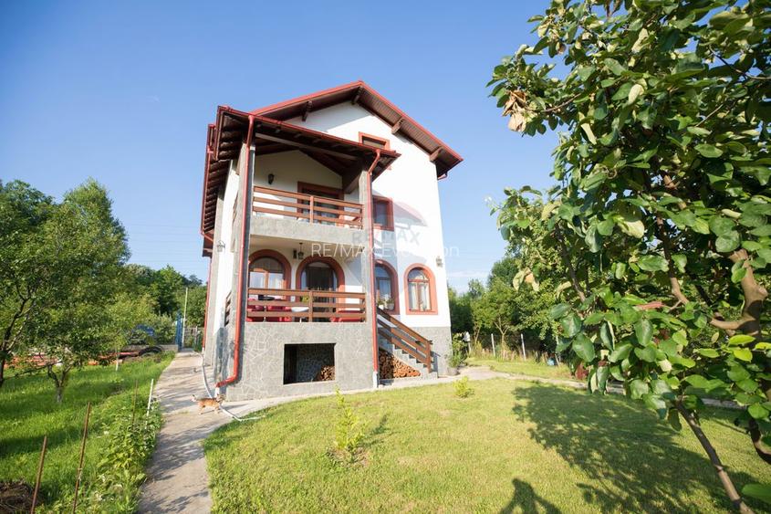 Casă / Vilă cu 8 camere de vânzare - 38