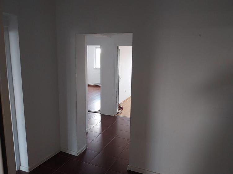 - Spatios! Apartament 3 camere decomandat, ans. Dorobantilor.