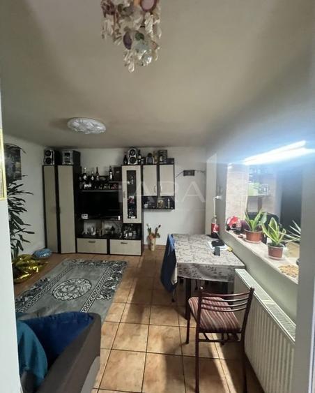 Casă cu 4 camere, ideala pentru familie, teren propriu.