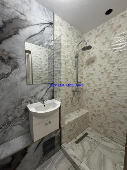 Garsoniera lux etaj 3, superba.