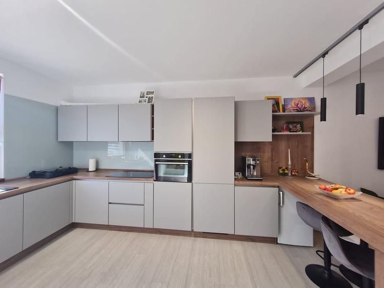 Duplex minimalist cu piscina
