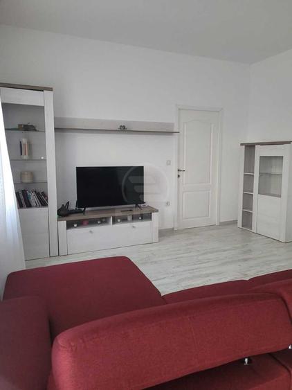 Apartament de 2 camere, zona centrala, Floresti