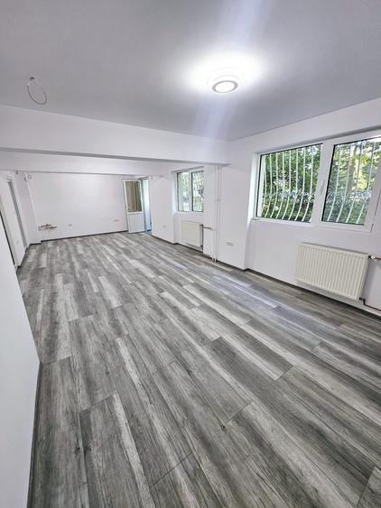 Apartament 3 camere de vanzare zona Republicii