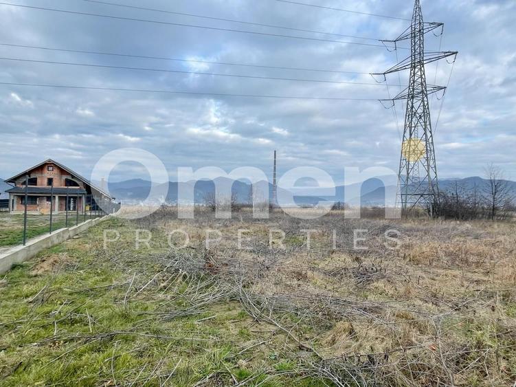 De vânzare teren-intravilan- 17 ARI-LOC SUPERB DE CASĂ